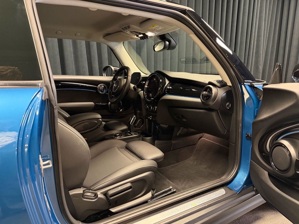 MINI Cooper SE Essential 3d