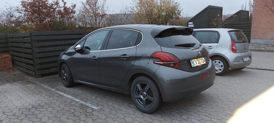 Peugeot 208 1,2 PureTech 82 Allure Sky 5d