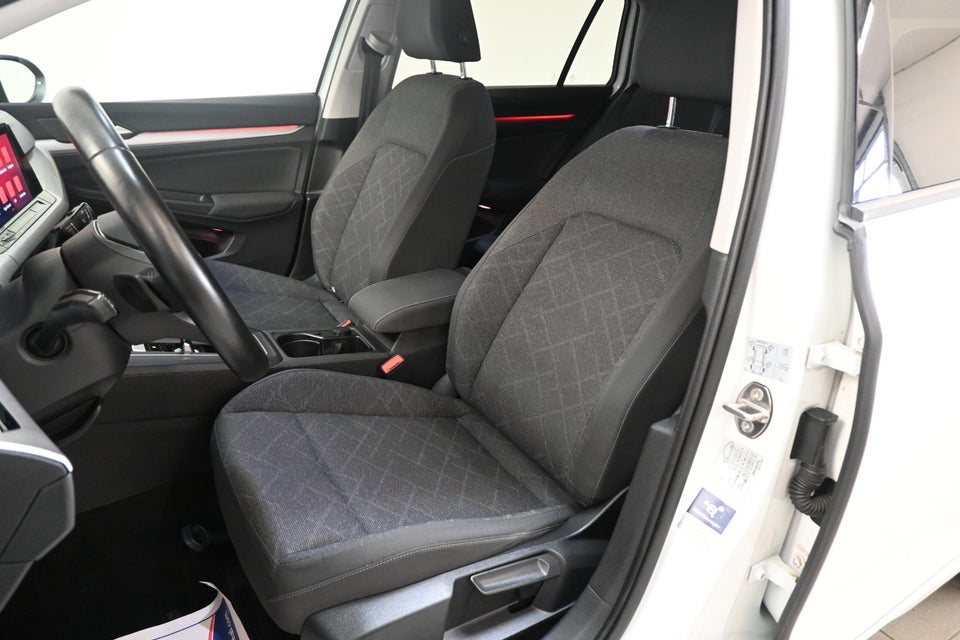 VW Golf VIII 1,5 eTSi 130 Life Variant DSG 5d