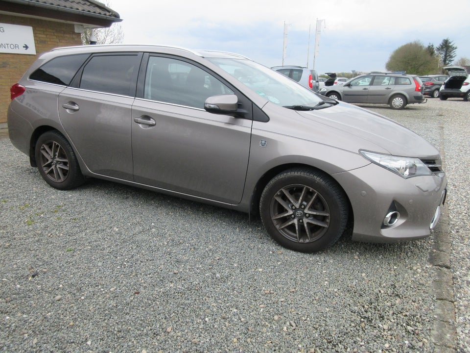 Toyota Auris 1,6 T2 Premium Comfort Touring Sports 5d