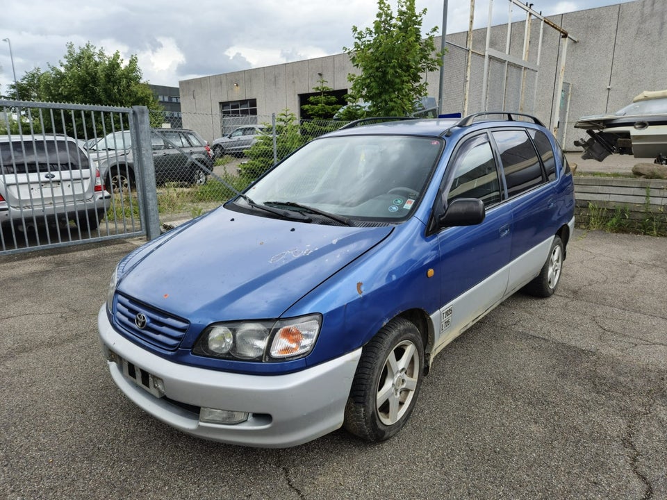 Toyota Sportsvan 2,2 TD 5d