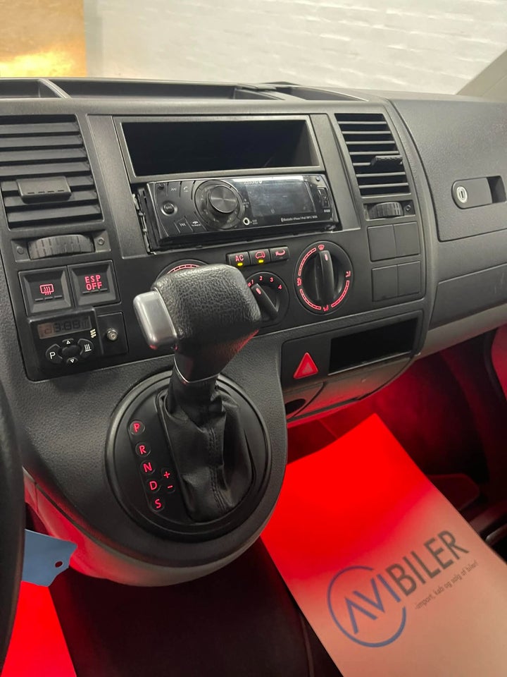 VW Caravelle 2,5 TDi 130 Comfortline aut. lang 4d