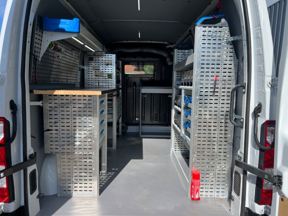 Renault Master IV T33 2,3 dCi 150 L2H2 Kassevogn