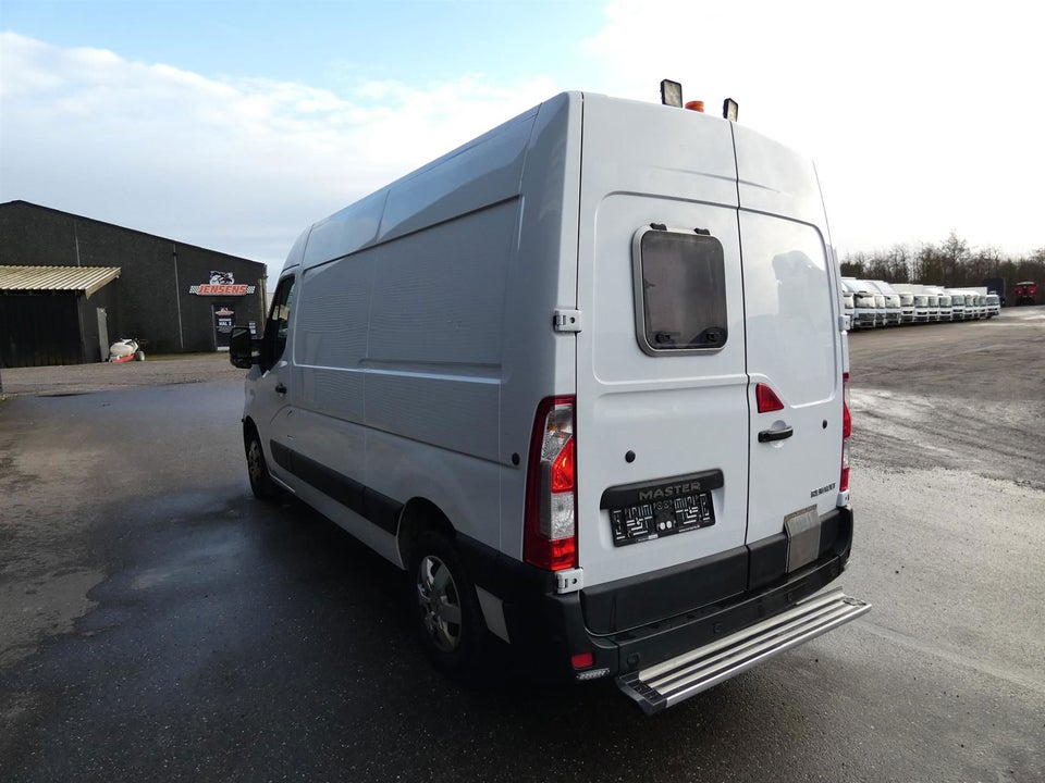 Renault Master IV T33 2,3 dCi 150 L2H2 Kassevogn