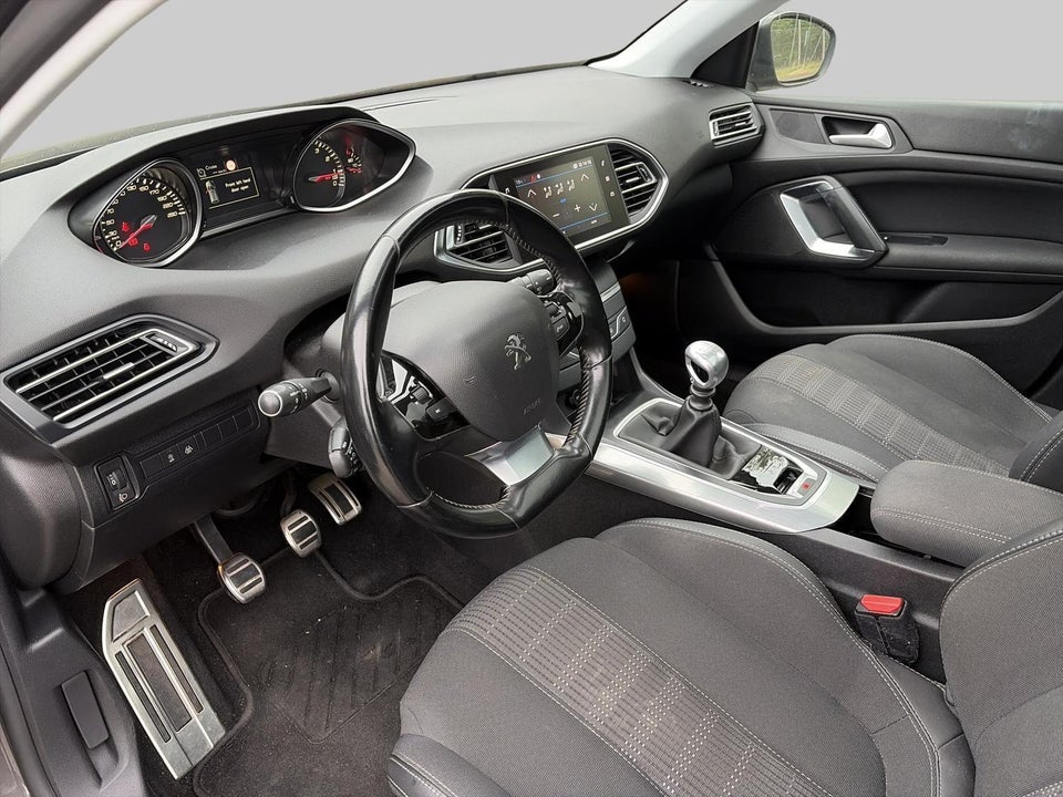 Peugeot 308 1,2 e-THP 130 Allure Sky SW 5d
