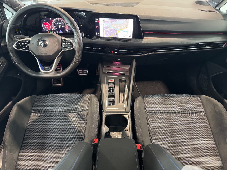 VW Golf VIII 1,4 GTE DSG 5d