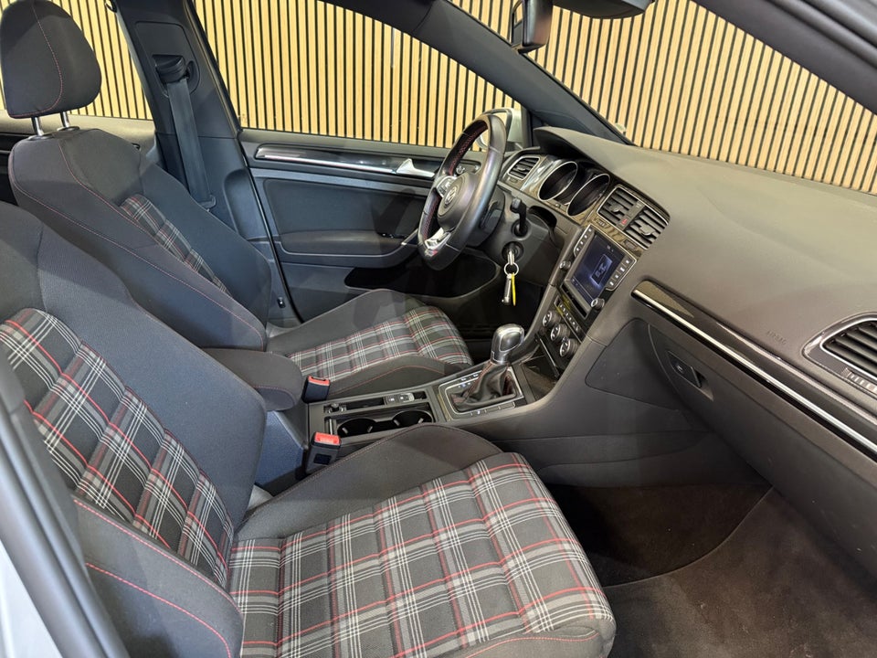 VW Golf VII 2,0 GTi Performance DSG BMT 3d