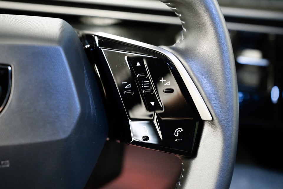 Peugeot e-5008 77 Allure 7prs 5d