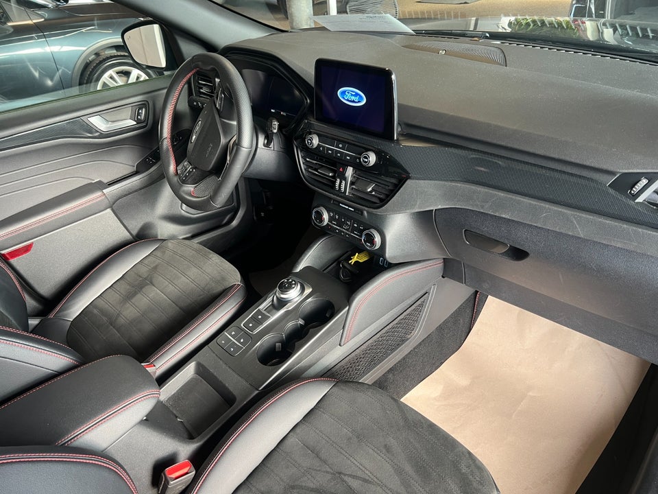 Ford Kuga 2,5 HEV ST-Line X CVT 5d