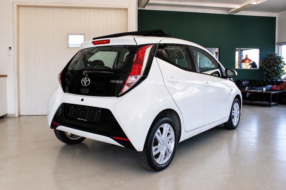 Toyota Aygo 1,0 VVT-i x-wave Sky 5d