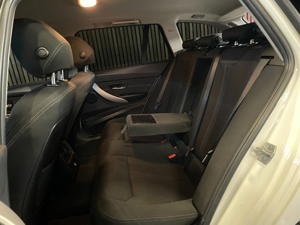 BMW 320d 2,0 Touring Advantage aut. 5d