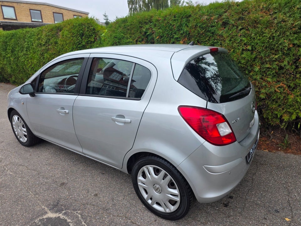 Opel Corsa 1,2 16V Cosmo 5d