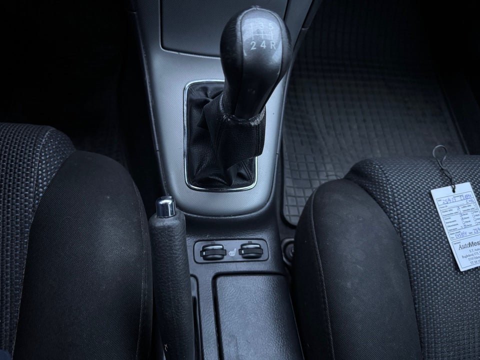 Toyota Avensis 1,8 Sol+ stc. 5d