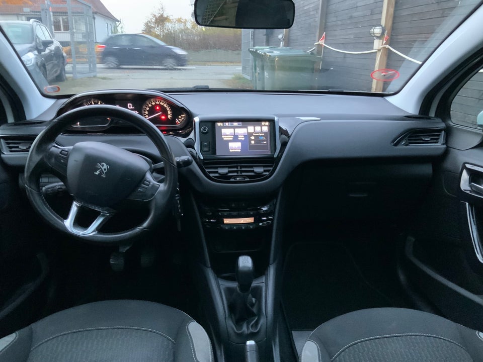 Peugeot 208 1,2 VTi 82 Allure Sky 5d