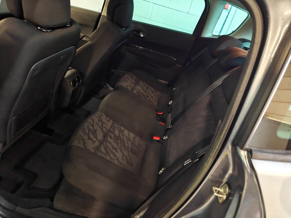 Peugeot 3008 1,6 HDi 112 Active 5d