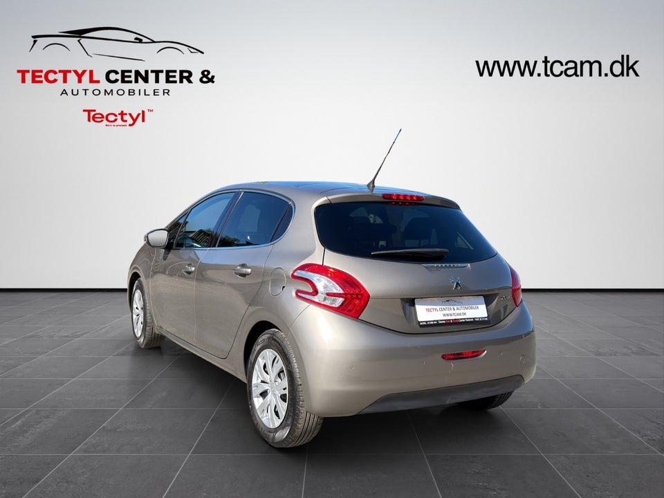 Peugeot 208 1,2 VTi Allure Sky 5d