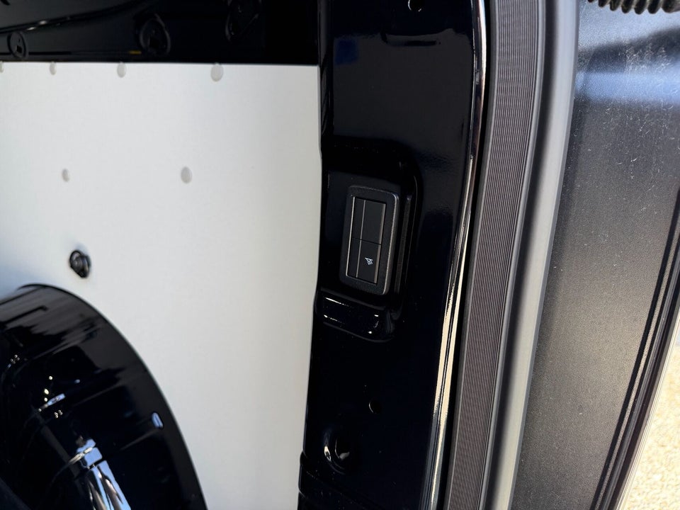 Ford E-Transit Custom 320 L1 71 Limited Mandskabsvogn