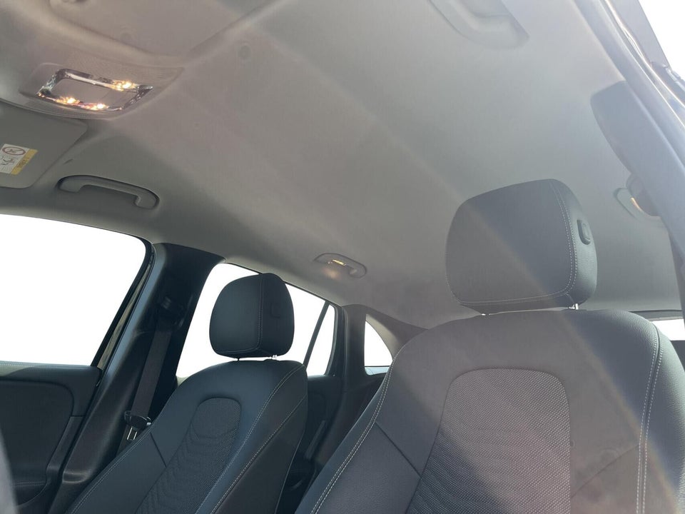 Mercedes EQA300 4Matic 5d