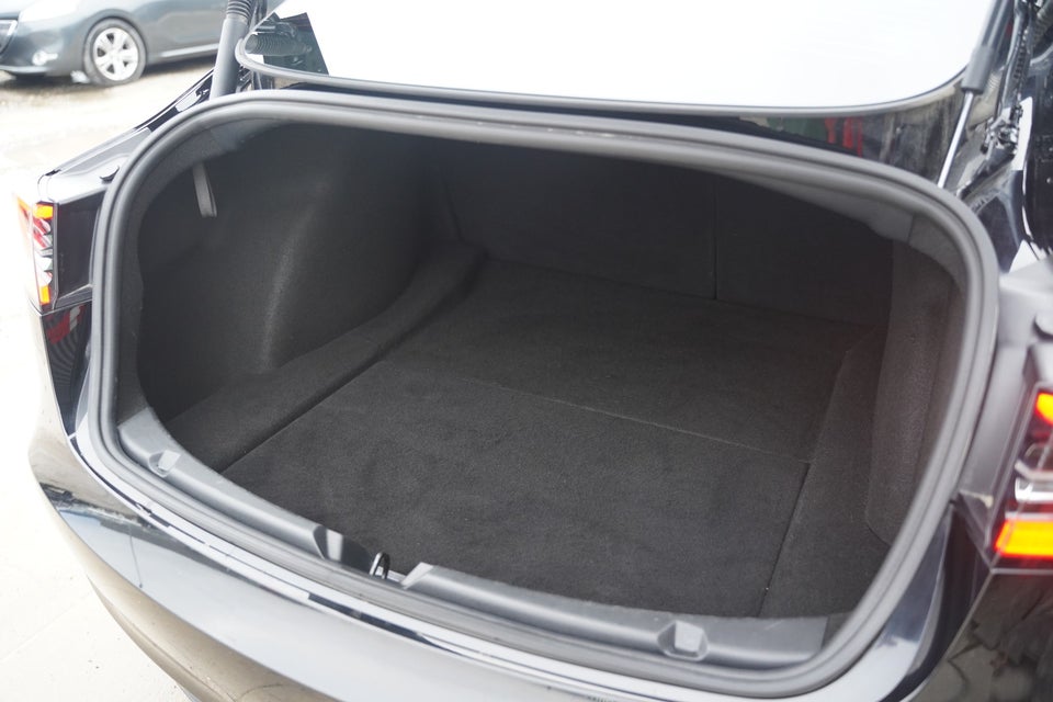 Tesla Model 3 Long Range AWD 4d