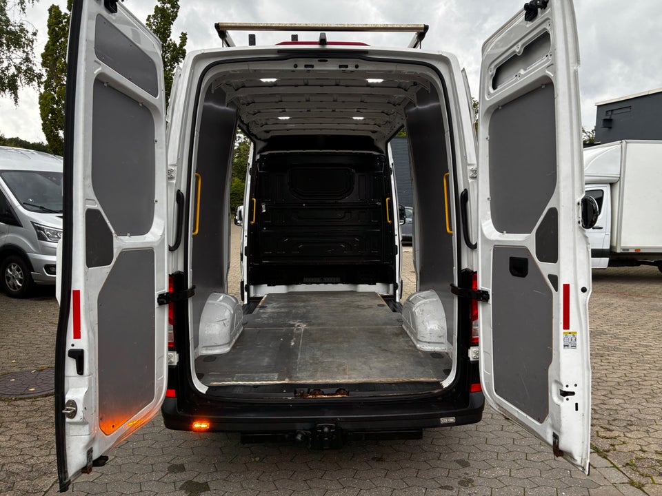 VW Crafter 35 2,0 TDi 177 Kassevogn L3H2 aut.