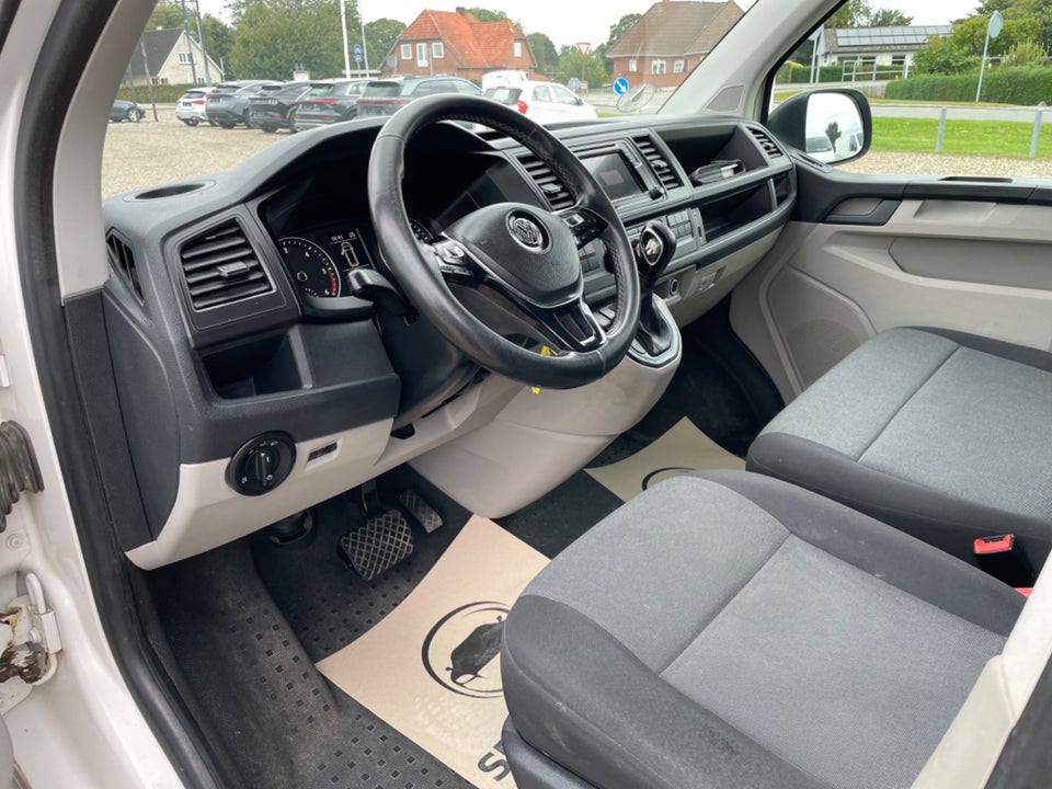 VW Transporter 2,0 TDi 150 Kassevogn DSG kort