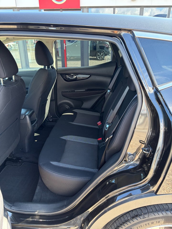 Nissan Qashqai 1,3 Dig-T 140 N-Connecta 5d