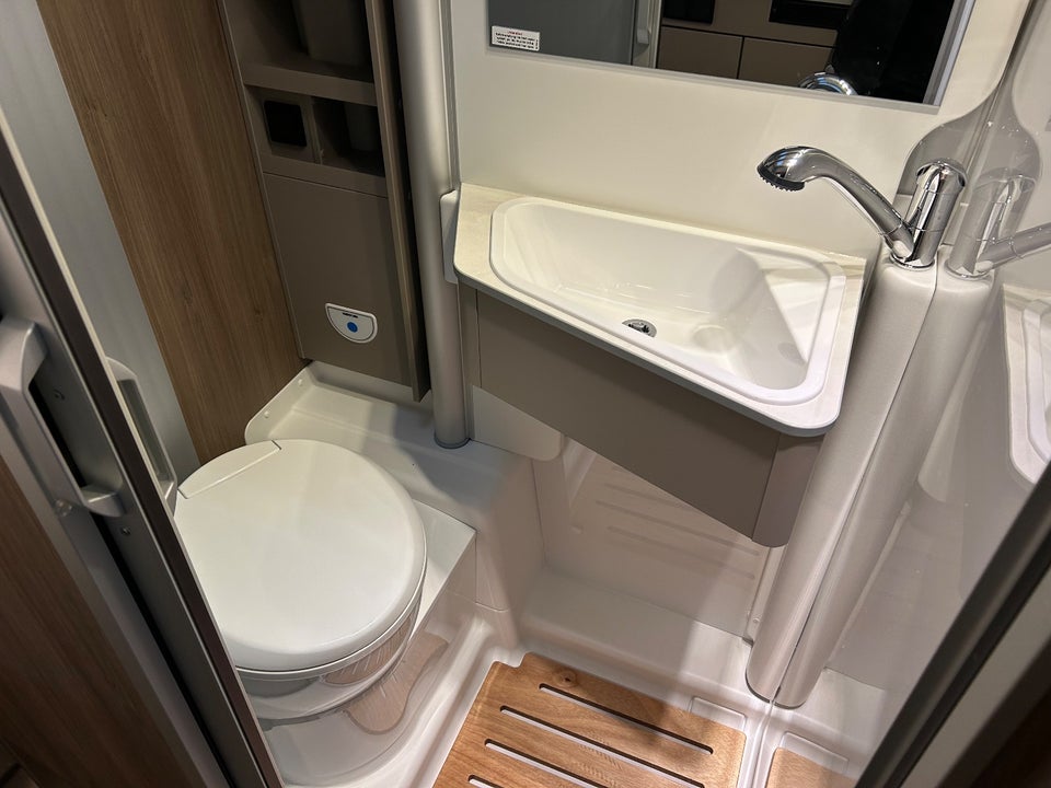 Carado CV640 PRO+ 2,3 JTD 140 aut. 3d