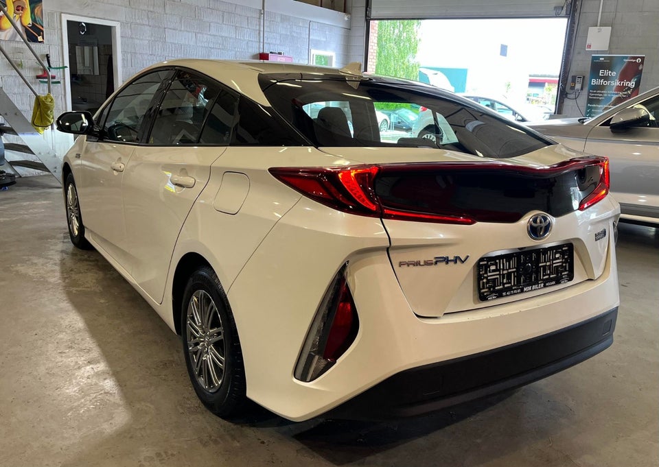 Toyota Prius 1,8 Plug-in Hybrid H4 MDS 5d