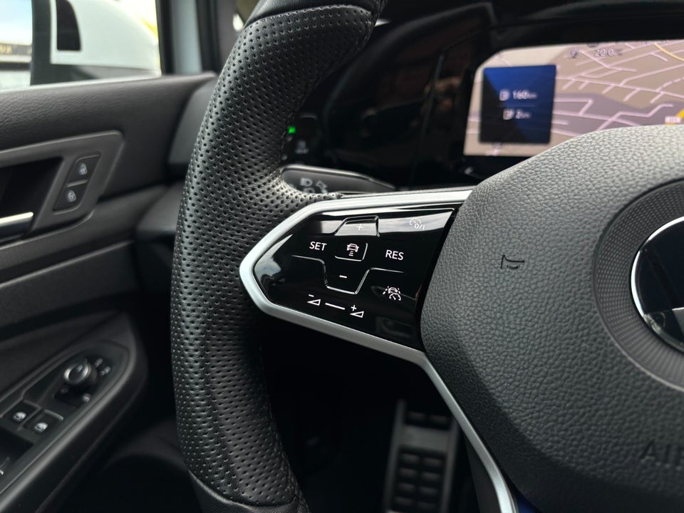 VW Golf VIII 1,4 GTE DSG 5d