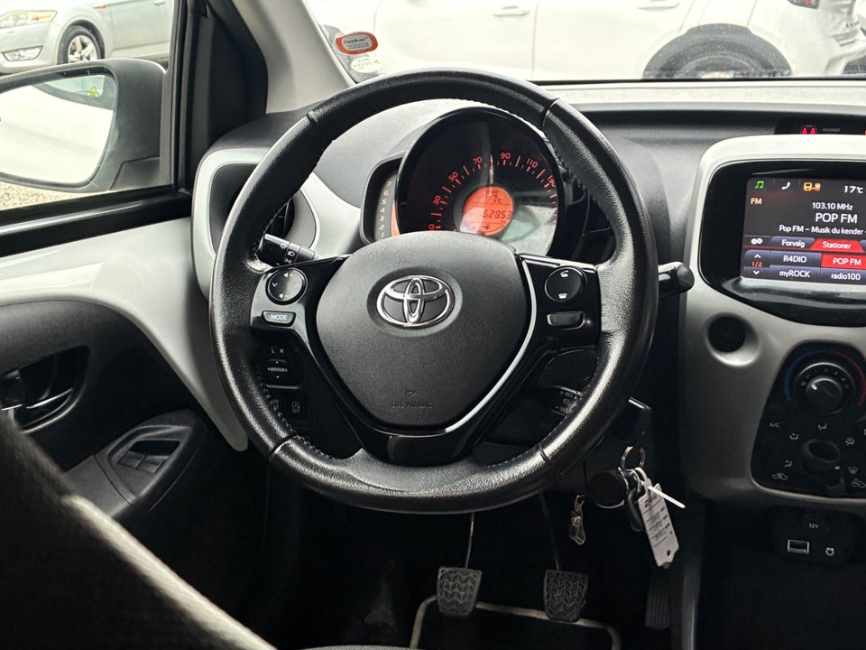 Toyota Aygo 1,0 VVT-i x-play x-touch 5d