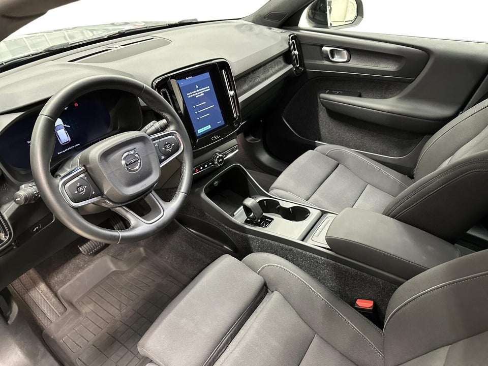 Volvo EX40 Standard Range Core 5d