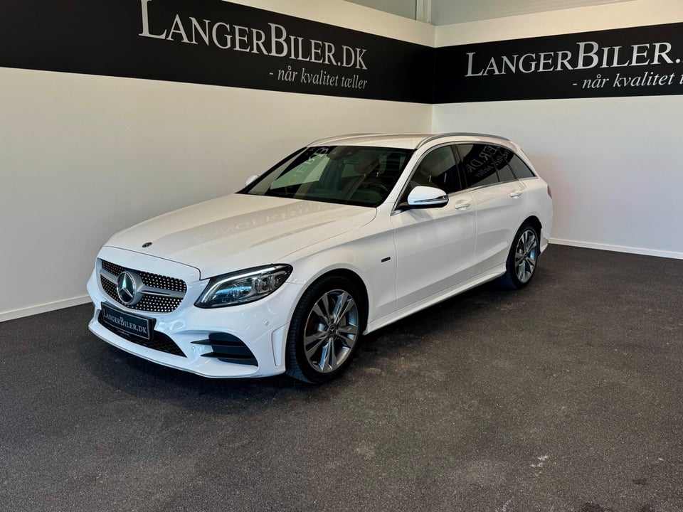 Mercedes C300 de 2,0 AMG Line stc. aut. 5d