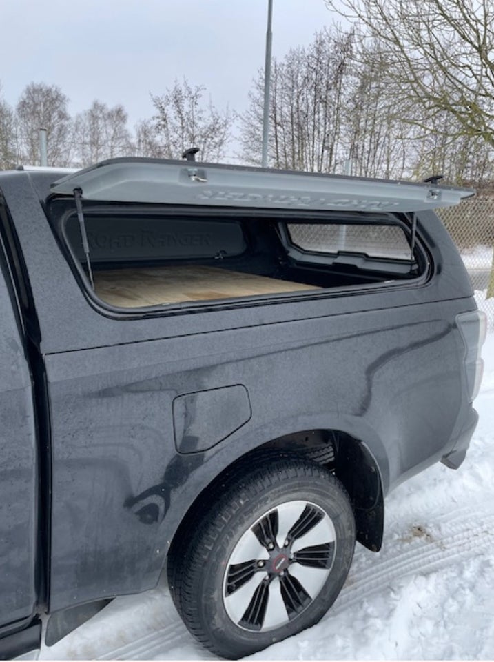 Isuzu D-Max 1,9 TD 163 Crew Cab Black Edition 4d