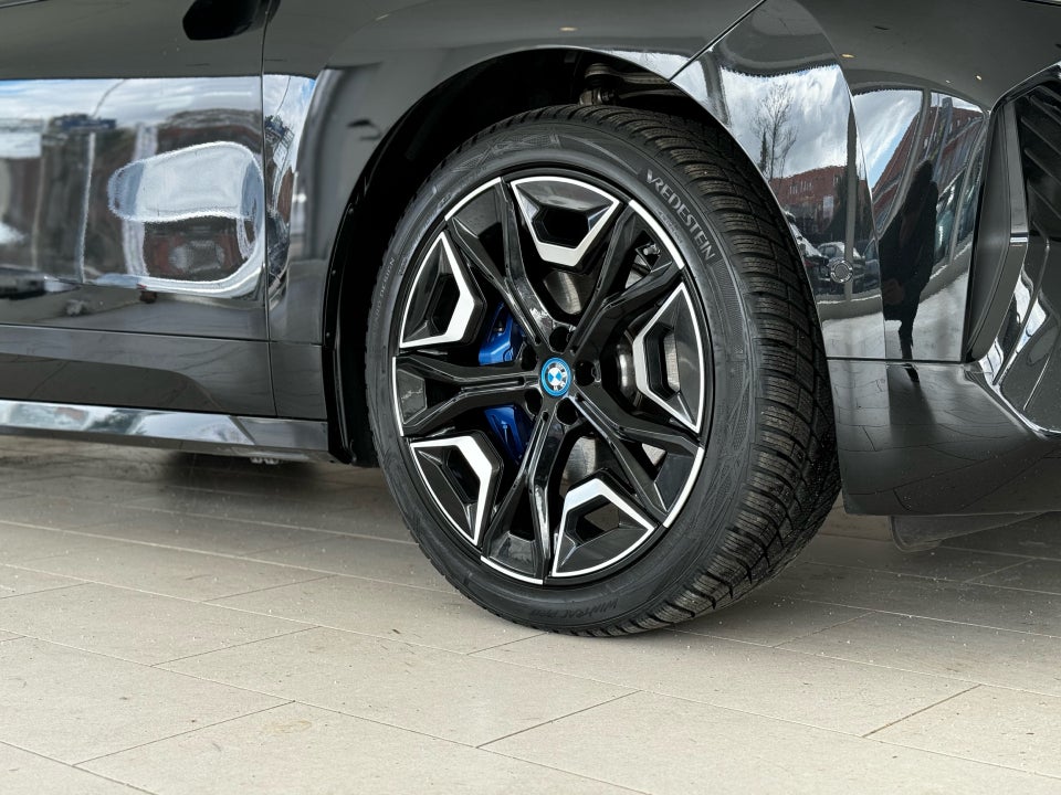 BMW iX xDrive40 Fully Charged M-Sport 5d