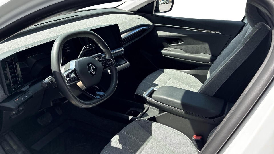 Renault Megane E-Tech 40 Equilibre 5d