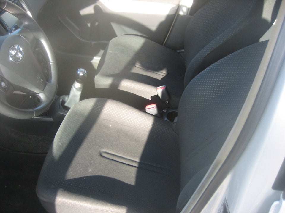 Toyota Yaris 1,0 T1 5d