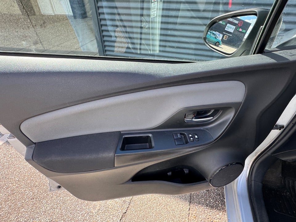 Toyota Yaris 1,0 VVT-i T2 5d