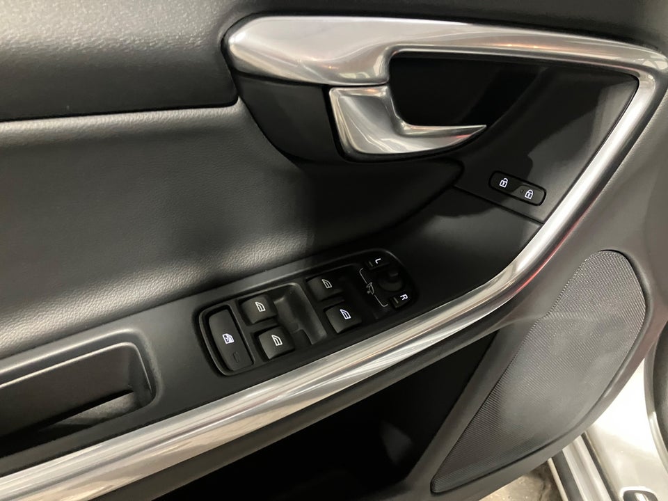 Volvo V60 2,0 D4 190 Summum aut. 5d