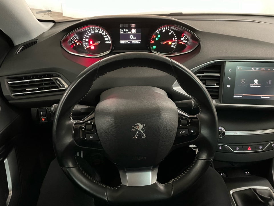 Peugeot 308 1,5 BlueHDi 130 Prestige Sky 5d