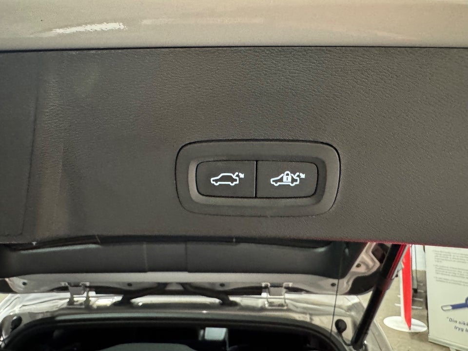 Volvo XC40 ReCharge Extended Range Plus 5d