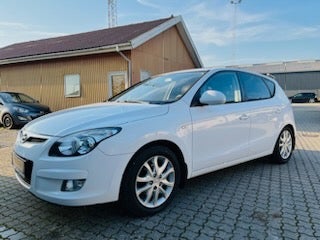 Hyundai i30 1,6 CRDi 90 Classic 5d