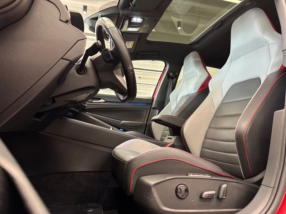 VW Golf VIII 2,0 GTi DSG 5d