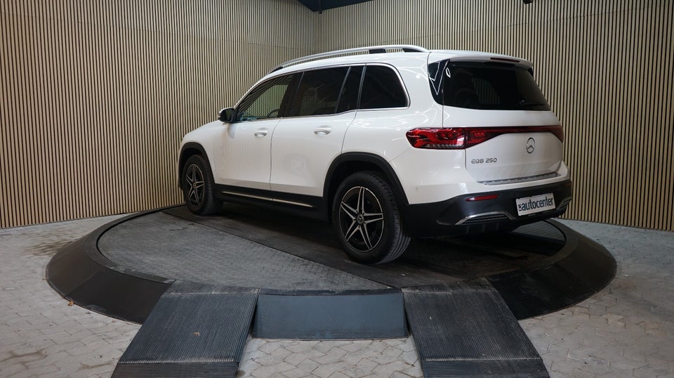 Mercedes EQB250 AMG Line 5d