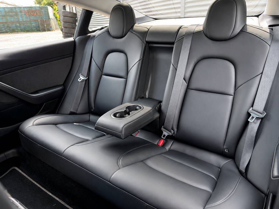 Tesla Model 3 Standard Range+ RWD 4d