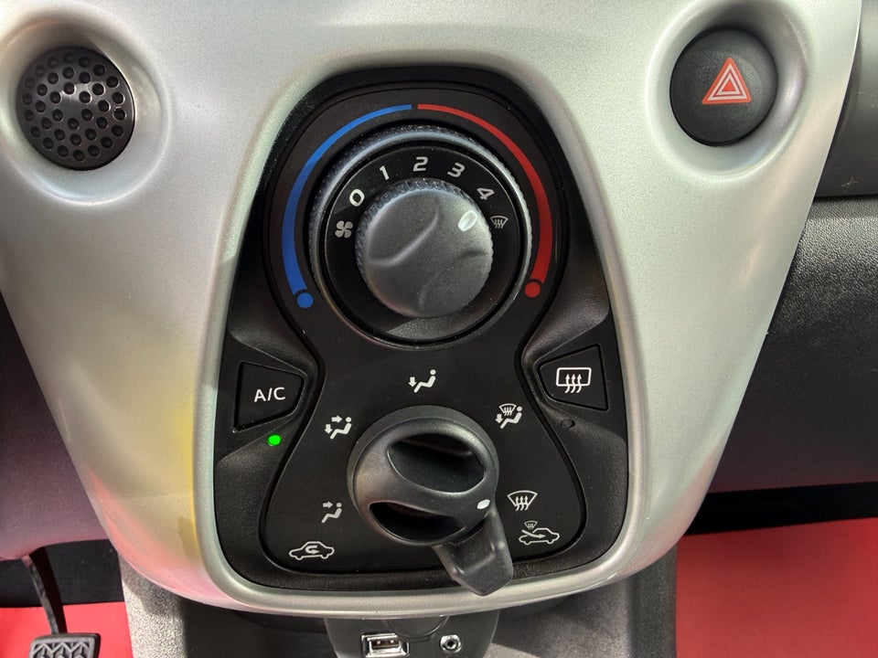 Toyota Aygo 1,0 VVT-i x-press 5d