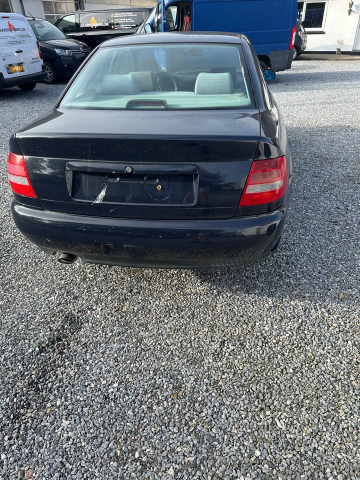 Audi A4 1,6  4d