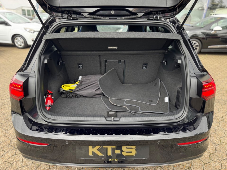 VW Golf VIII 1,4 GTE DSG 5d