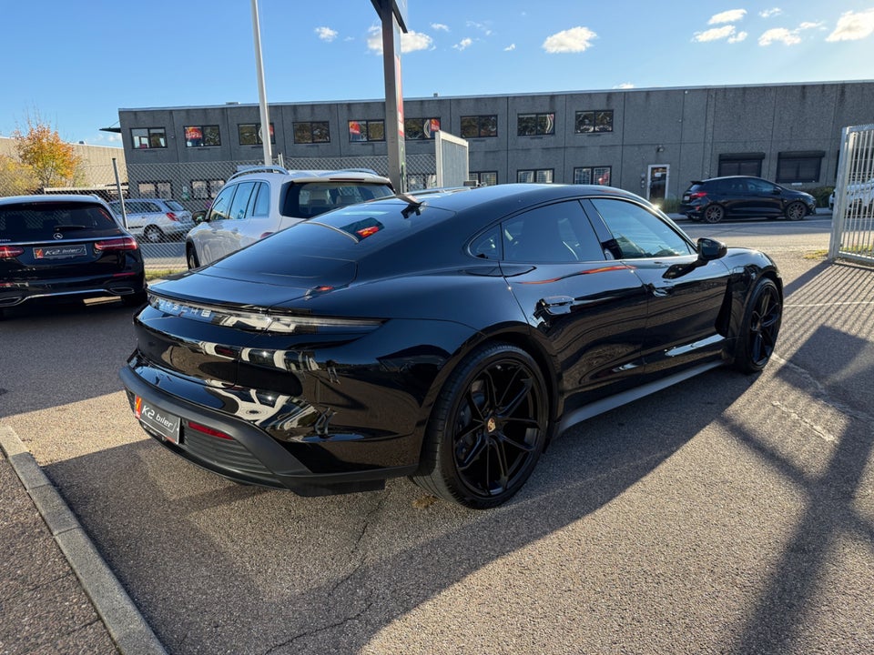 Porsche Taycan Performance+ 4d