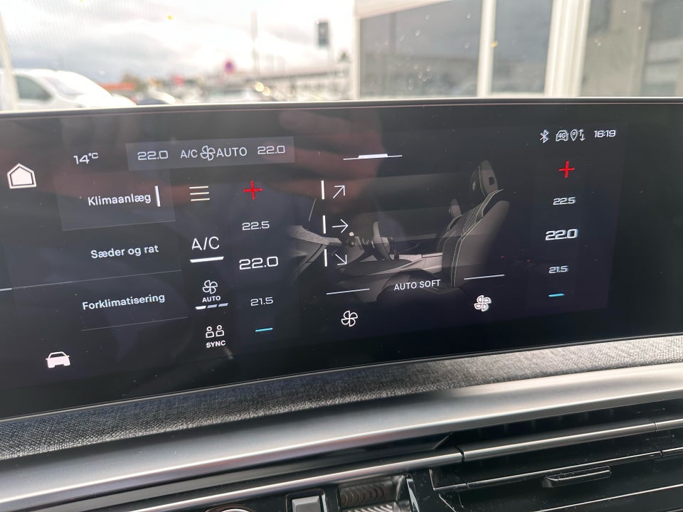 Peugeot e-3008 77 GT Pack 5d