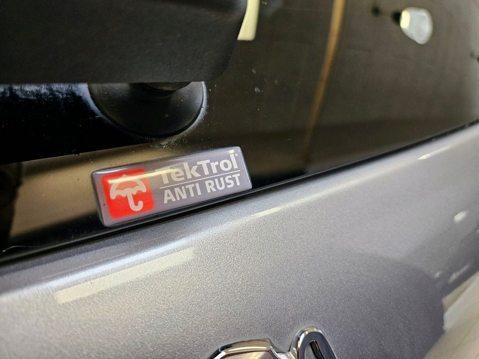 Peugeot 2008 1,6 BlueHDi 100 Desire Sky 5d